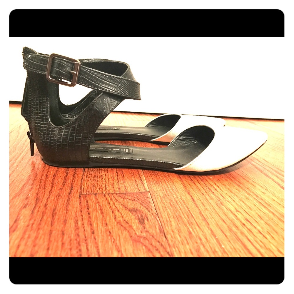 Super cute black and white flats